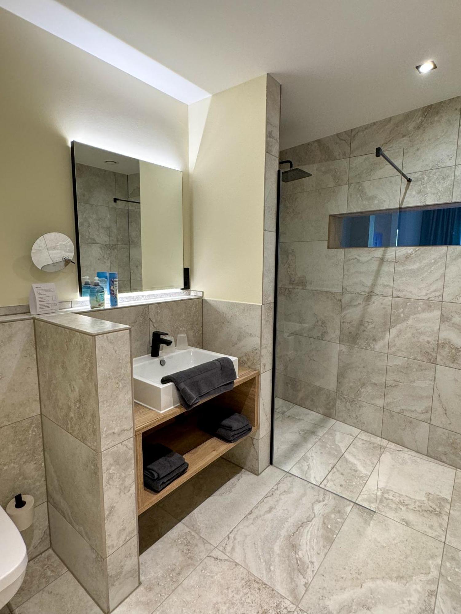 Veenland Hotel Харен Экстерьер фото